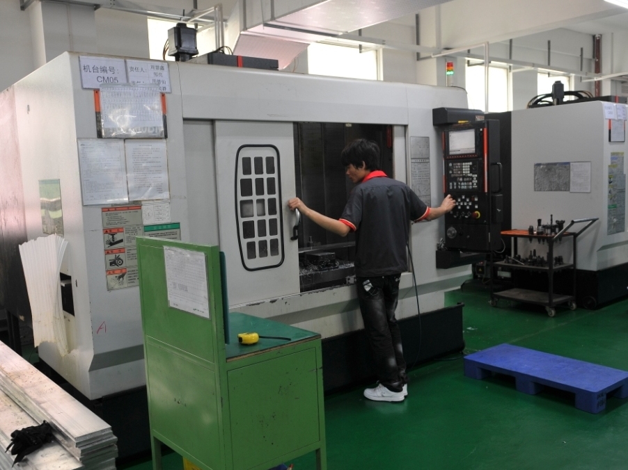 CNC加工中心(美) CNC加工中心(美)